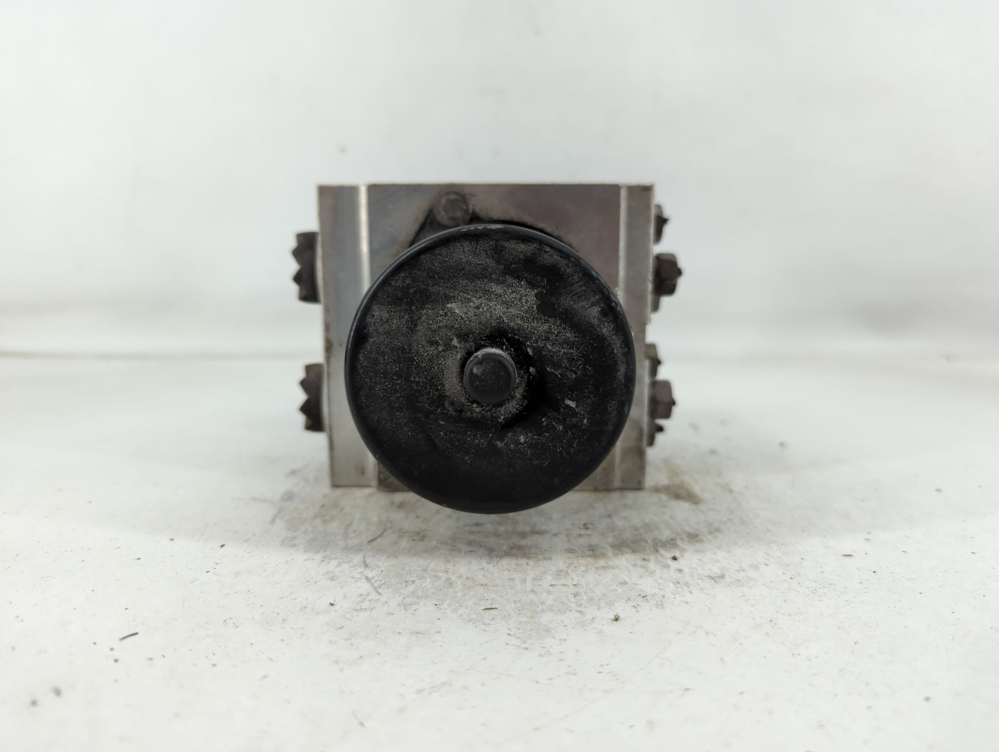 2007-2009 Ford Mustang ABS Pump Control Module Replacement P/N:7R33-2C353-AD Fits Fits 2007 2008 2009 OEM Used Auto Parts - Oemusedautoparts1.com