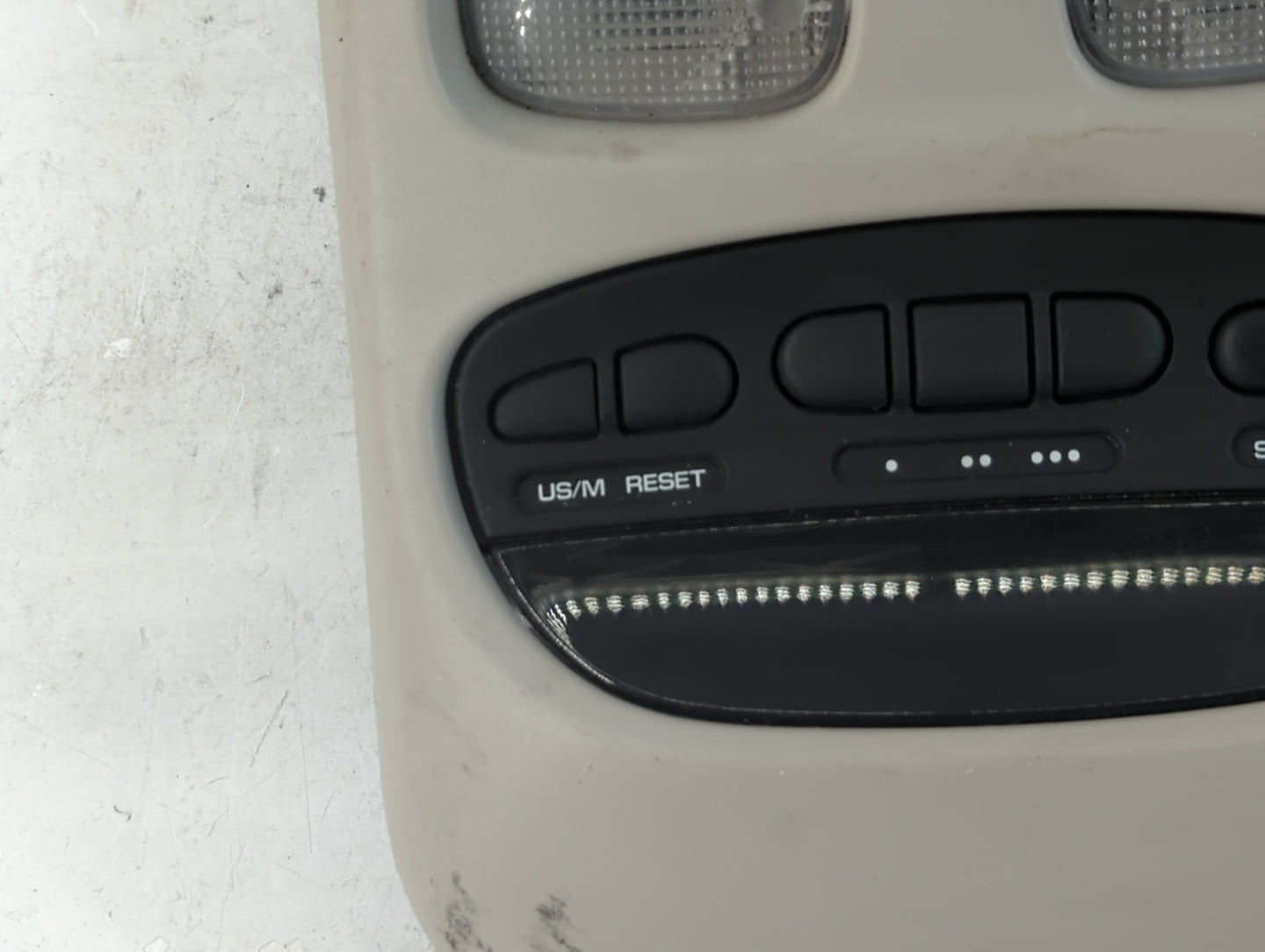 2003 Dodge Durango Overhead Roof Console Interior Dome Light - Oemusedautoparts1.com