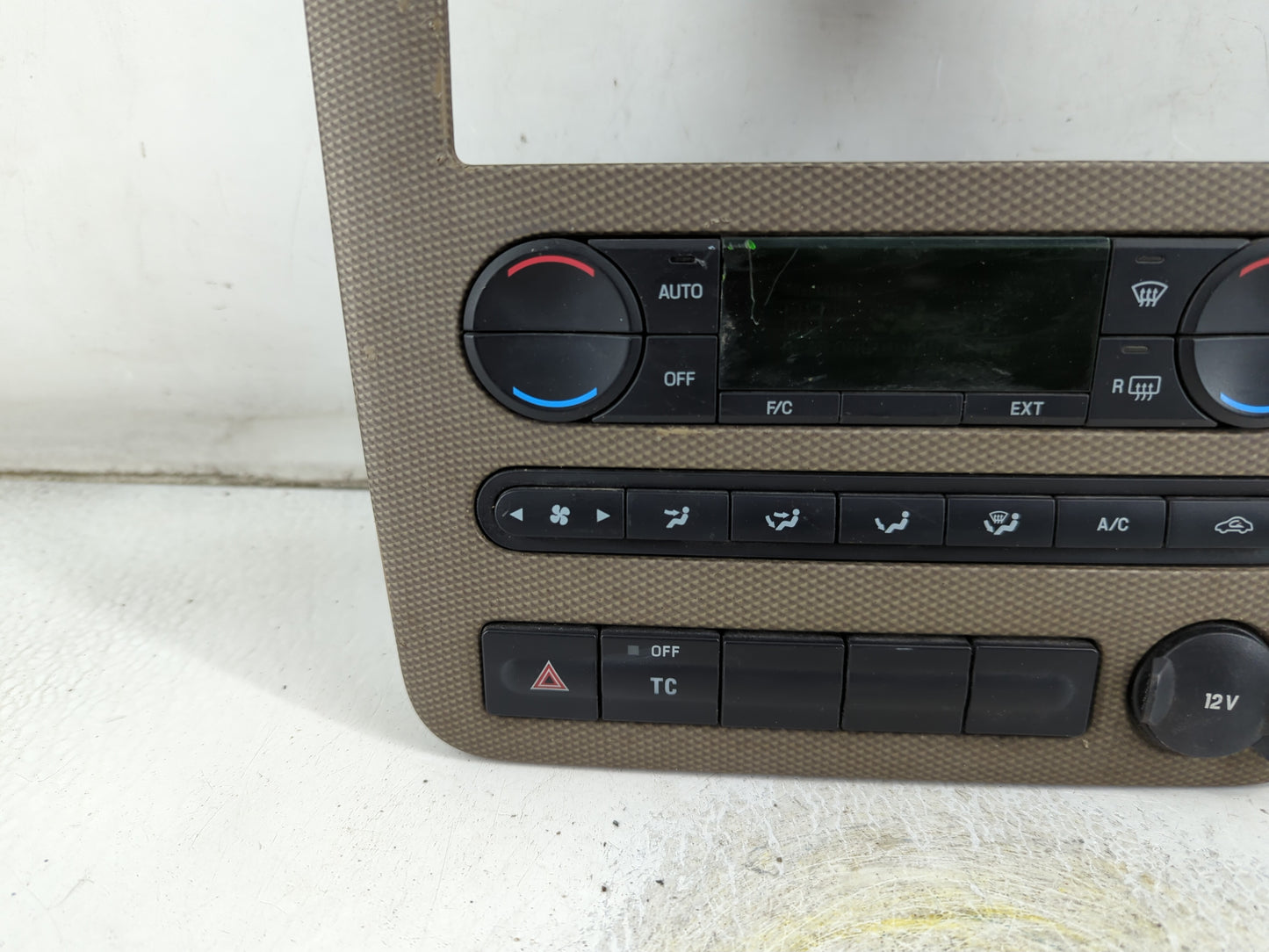 2005 Ford Freestyle Climate Control Module Temperature AC/Heater Replacement P/N:5F9T 130734 BEW Fits OEM Used Auto Parts