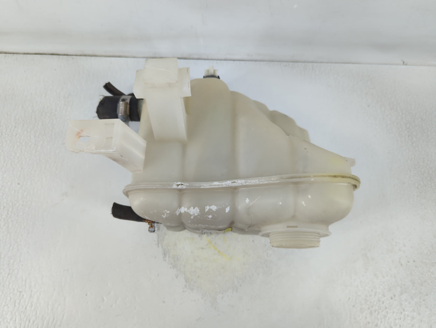 2000-2005 Ford Taurus Radiator Coolant Overflow Expansion Tank Bottle - Oemusedautoparts1.com