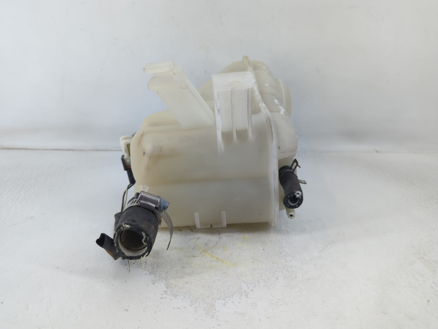 2000-2005 Ford Taurus Radiator Coolant Overflow Expansion Tank Bottle - Oemusedautoparts1.com