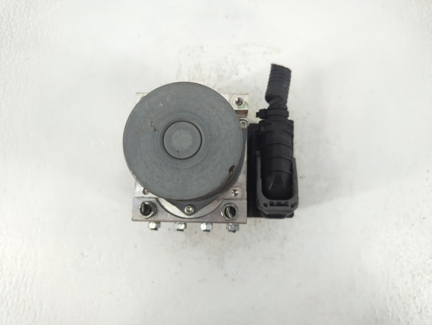 2017-2019 Toyota Highlander ABS Pump Control Module Replacement P/N:116040-43610 89541-0E100 Fits Fits 2017 2018 2019 OEM Used Auto Parts - Oemusedautoparts1.com