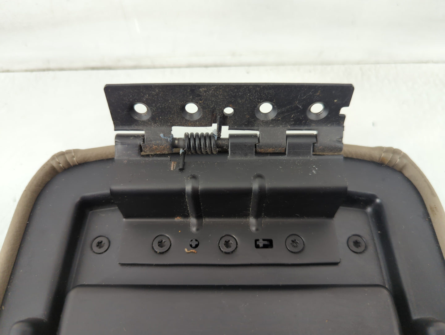 2006 Mercury Montego Center Console Armrest Cover Lid P/N:0709 E22 Fits OEM Used Auto Parts - Oemusedautoparts1.com