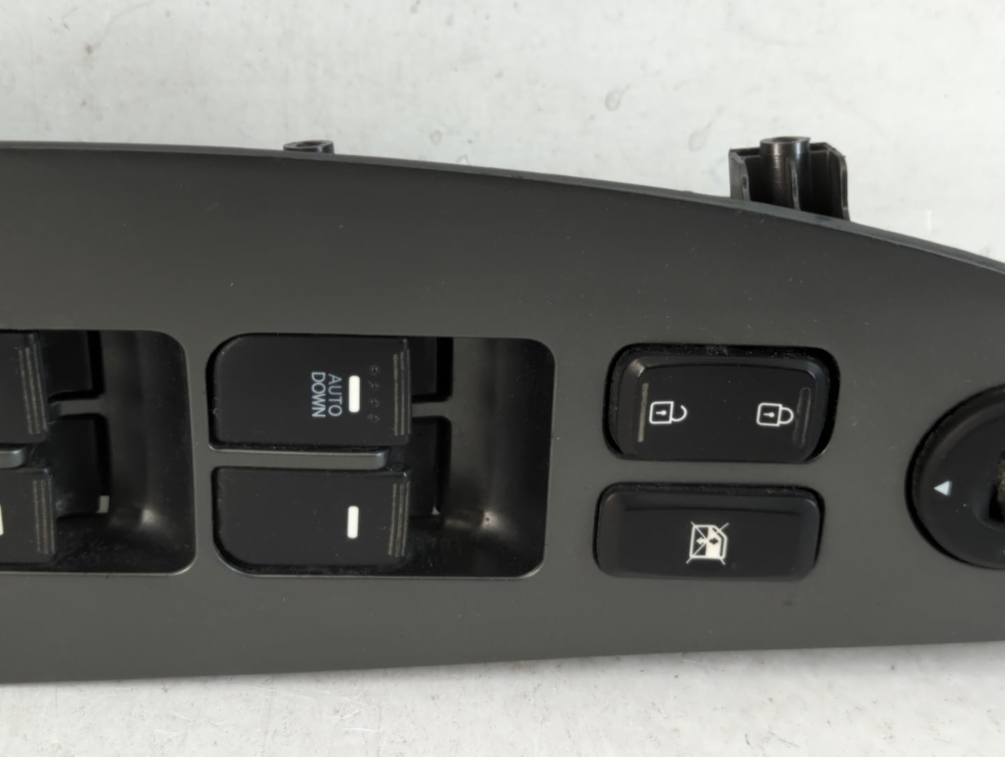 2017-2020 Cadillac Xt5 Master Power Window Switch Replacement Driver Side Left P/N:93570-2T500 Fits Fits 2017 2018 2019 2020 OEM Used Auto Parts - Oemusedautoparts1.com