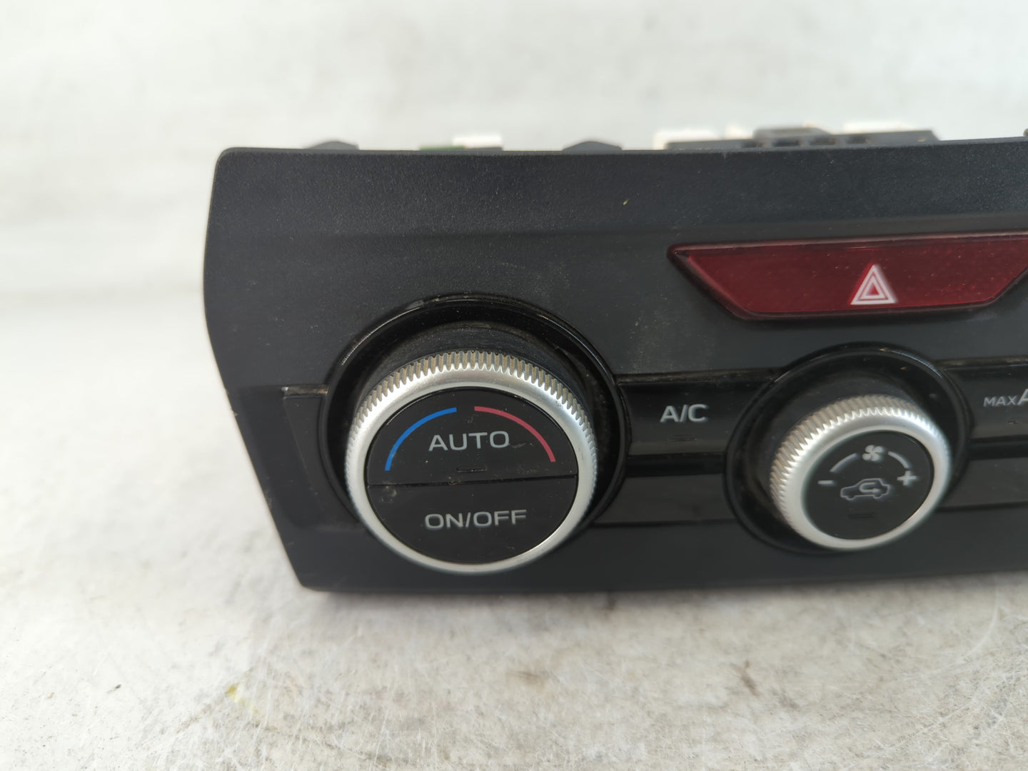 2018 Subaru Xv Crosstrek Climate Control Module Temperature AC/Heater Replacement P/N:72311FL710 Fits OEM Used Auto Parts - Oemusedautoparts1.com