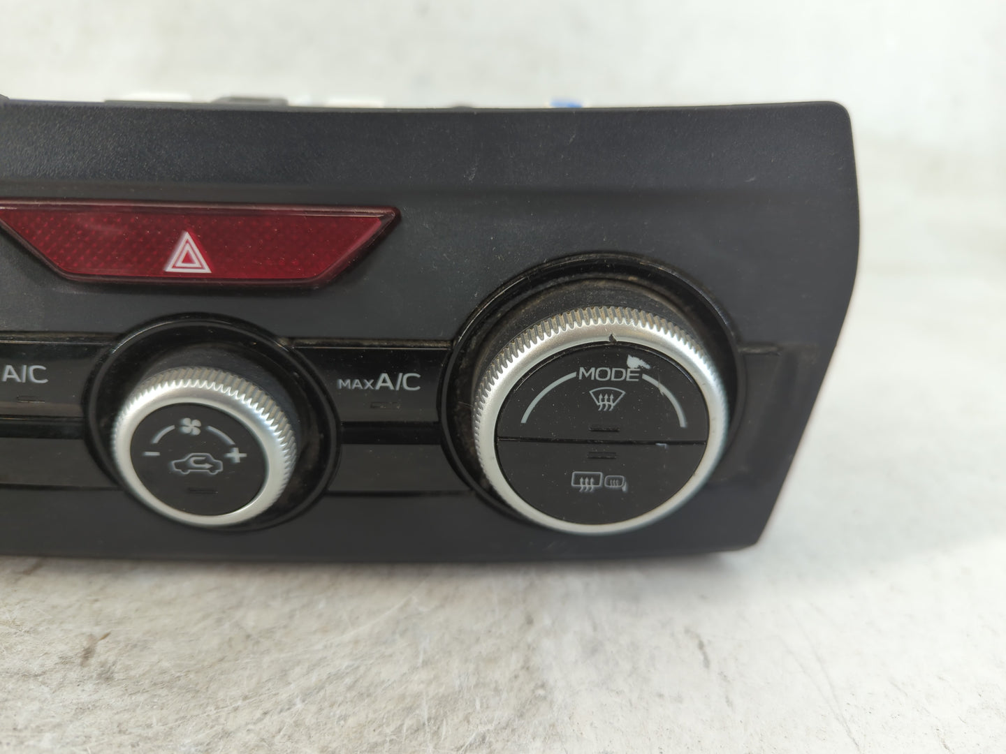 2018 Subaru Xv Crosstrek Climate Control Module Temperature AC/Heater Replacement P/N:72311FL710 Fits OEM Used Auto Parts - Oemusedautoparts1.com
