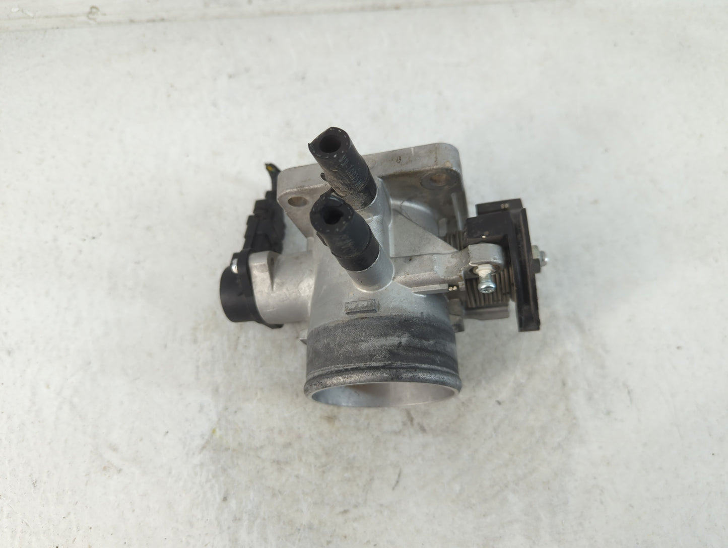 2006-2011 Hyundai Accent Throttle Body P/N:35100-26860 35170-26900 Fits Fits 2006 2007 2008 2009 2010 2011 OEM Used Auto Parts - Oemusedautoparts1.com