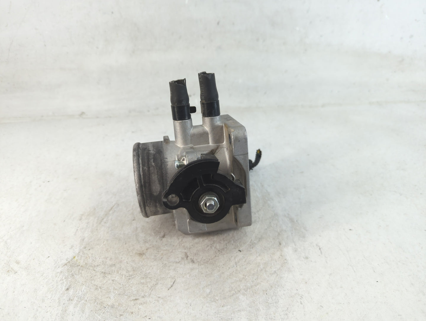 2006-2011 Hyundai Accent Throttle Body P/N:35100-26860 35170-26900 Fits Fits 2006 2007 2008 2009 2010 2011 OEM Used Auto Parts - Oemusedautoparts1.com