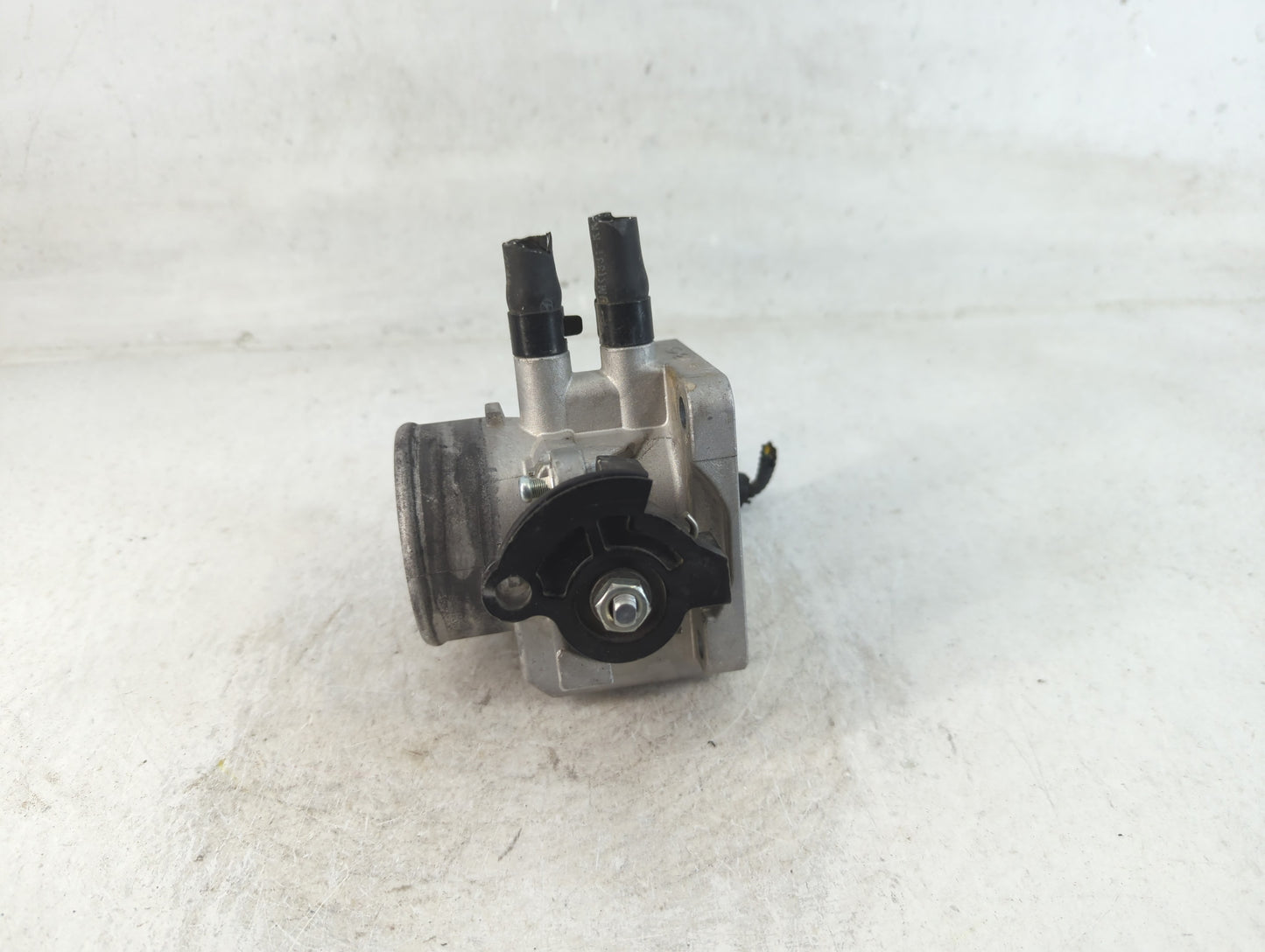 2006-2011 Hyundai Accent Throttle Body P/N:35100-26860 35170-26900 Fits Fits 2006 2007 2008 2009 2010 2011 OEM Used Auto Parts - Oemusedautoparts1.com