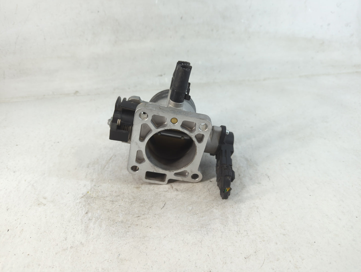 2006-2011 Hyundai Accent Throttle Body P/N:35100-26860 35170-26900 Fits Fits 2006 2007 2008 2009 2010 2011 OEM Used Auto Parts - Oemusedautoparts1.com