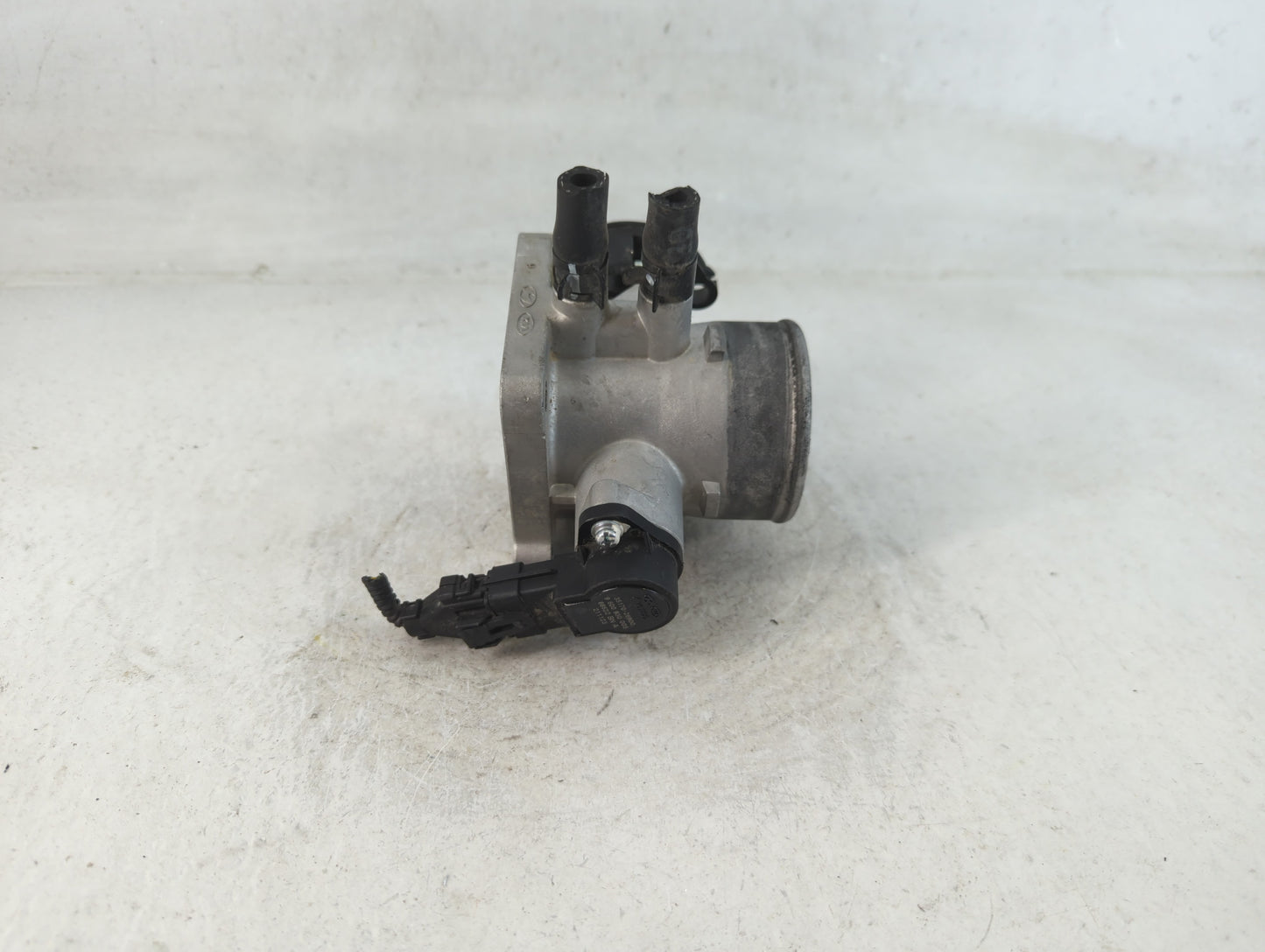 2006-2011 Hyundai Accent Throttle Body P/N:35100-26860 35170-26900 Fits Fits 2006 2007 2008 2009 2010 2011 OEM Used Auto Parts - Oemusedautoparts1.com