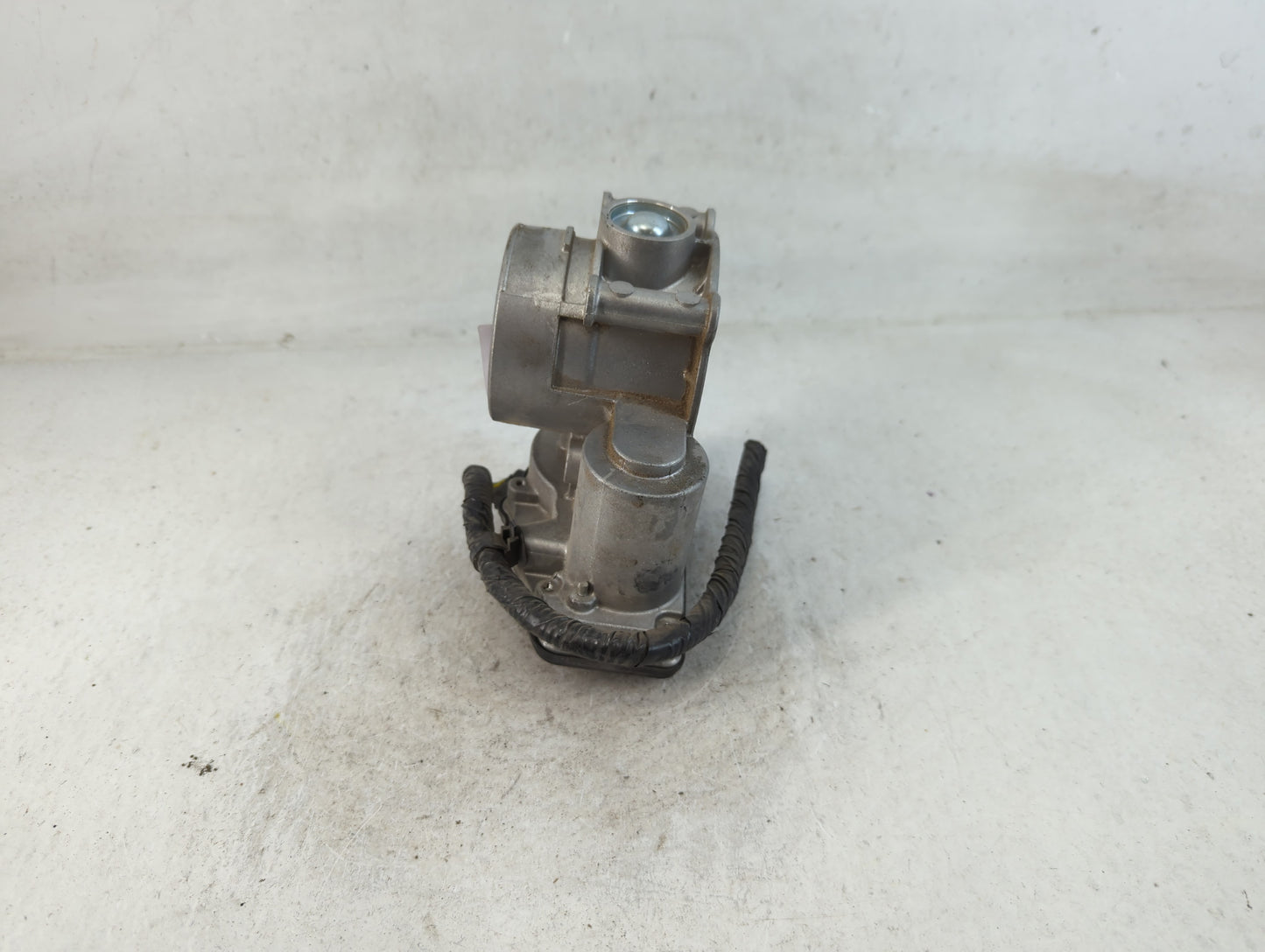 2013-2020 Ford Fusion Throttle Body P/N:DS7E-9F991-AJ Fits Fits 2013 2014 2015 2016 2017 2018 2019 2020 2021 2022 OEM Used Auto Parts - Oemusedautoparts1.com