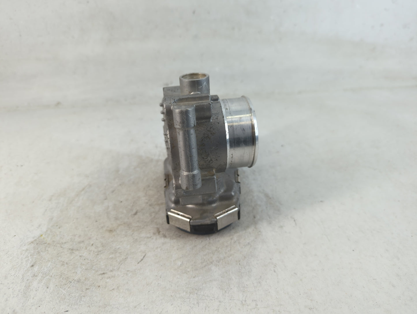 2011-2015 Chevrolet Volt Throttle Body P/N:55 581682 Fits Fits 2011 2012 2013 2014 2015 2016 OEM Used Auto Parts - Oemusedautoparts1.com