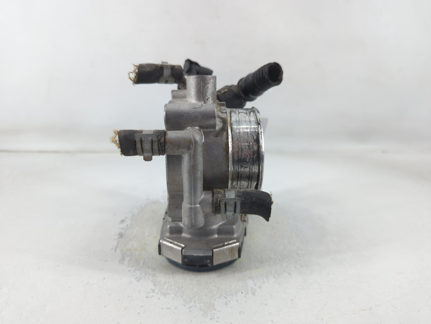 2012-2018 Chevrolet Sonic Throttle Body P/N:55561495 Fits Fits 2009 2010 2011 2012 2013 2014 2015 2016 2017 2018 OEM Used Auto Parts - Oemusedautoparts1.com