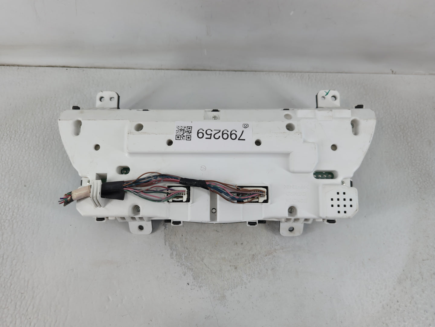 2010-2011 Toyota Camry Instrument Cluster Speedometer Gauges P/N:TN257450-3433 83800-06V10-00 Fits Fits 2010 2011 OEM Used Auto Parts - Oemusedautoparts1.com