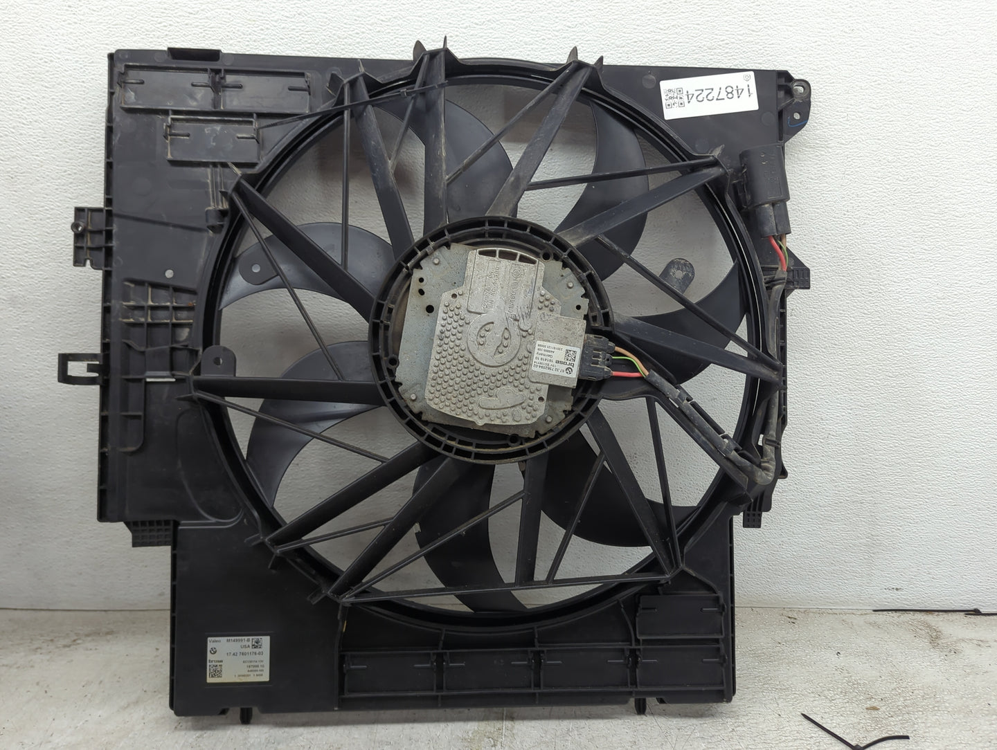 2010 Bmw Uc-1/8 Electric Radiator Cooling Fan Motor Assembly P/N:17427601176-03 M149991-B, 17427601676, 161419 10 Fits OEM U