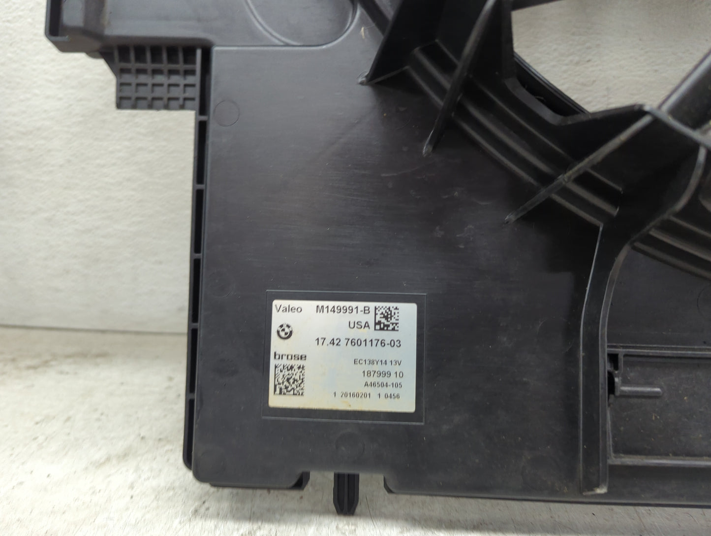 2010 Bmw Uc-1/8 Electric Radiator Cooling Fan Motor Assembly P/N:17427601176-03 M149991-B, 17427601676, 161419 10 Fits OEM U