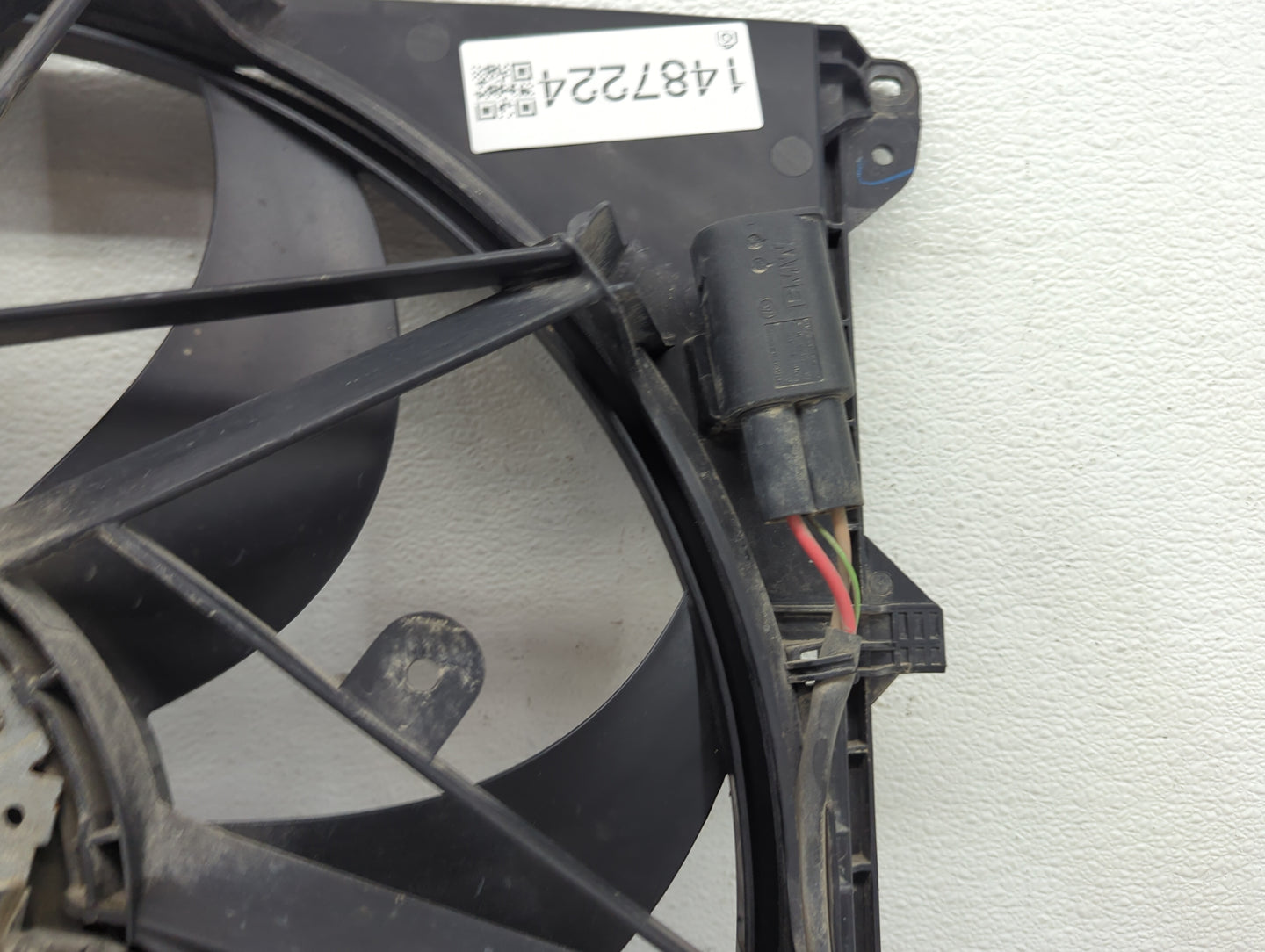2010 Bmw Uc-1/8 Electric Radiator Cooling Fan Motor Assembly P/N:17427601176-03 M149991-B, 17427601676, 161419 10 Fits OEM U