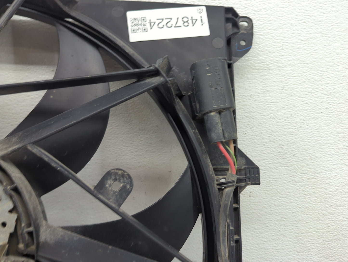 2010 Bmw Uc-1/8 Electric Radiator Cooling Fan Motor Assembly P/N:17427601176-03 M149991-B, 17427601676, 161419 10 Fits OEM U
