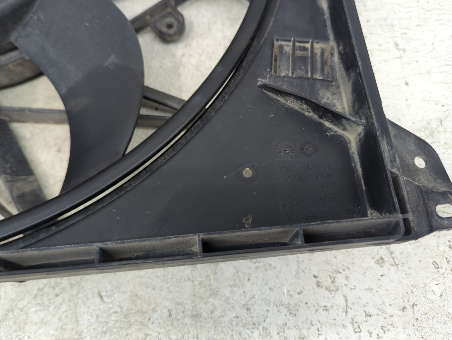 2010 Bmw Uc-1/8 Electric Radiator Cooling Fan Motor Assembly P/N:17427601176-03 M149991-B, 17427601676, 161419 10 Fits OEM U
