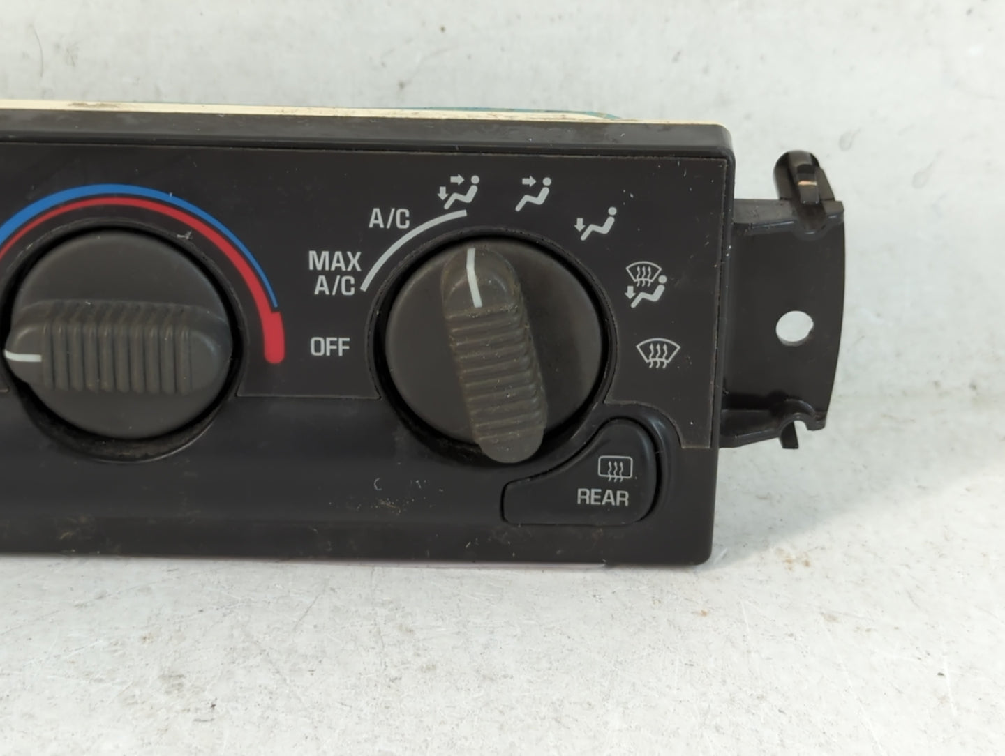 2003-2009 Gmc Envoy Climate Control Module Temperature AC/Heater Replacement P/N:16250535 Fits OEM Used Auto Parts - Oemusedautoparts1.com