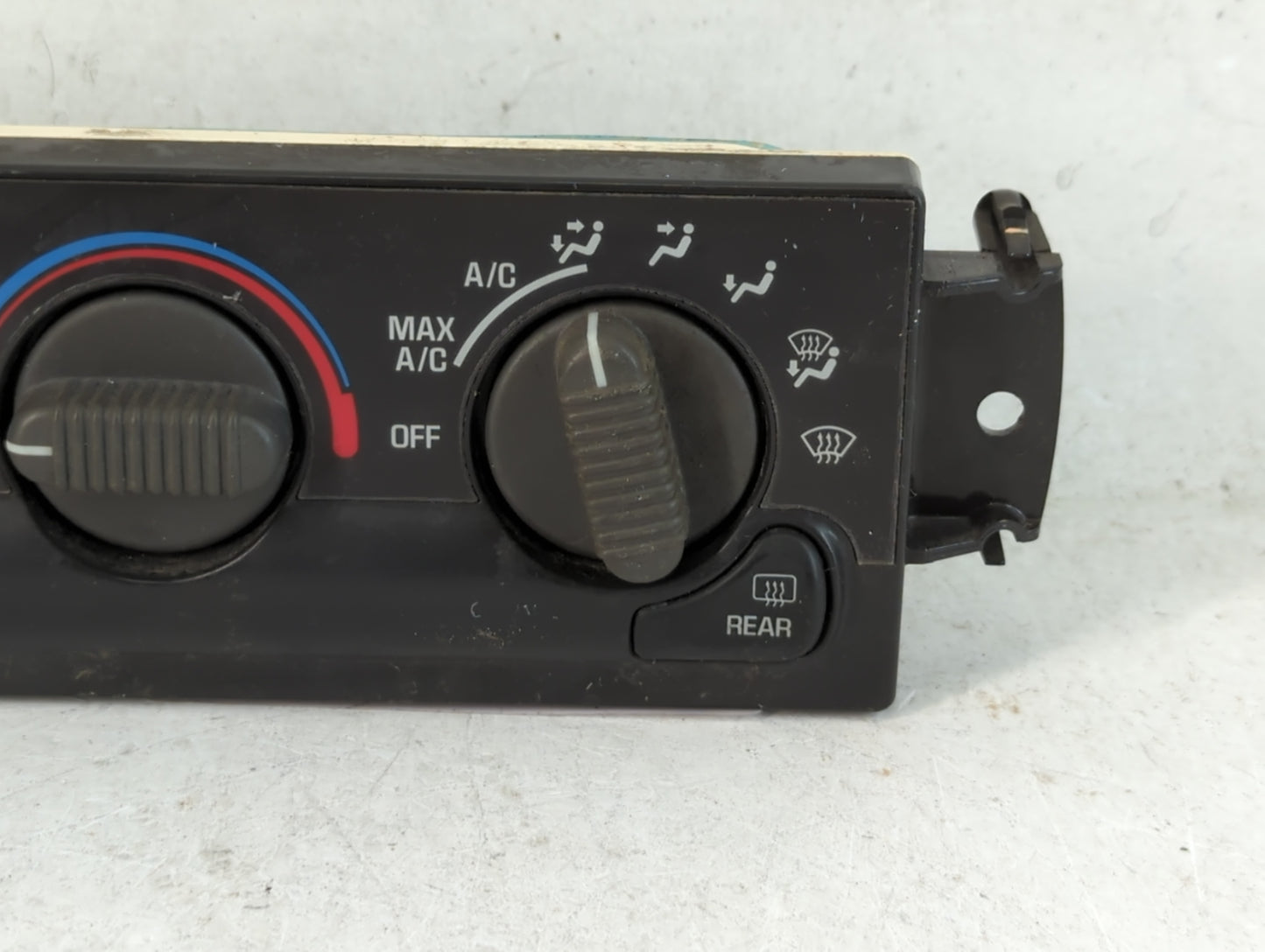 2003-2009 Gmc Envoy Climate Control Module Temperature AC/Heater Replacement P/N:16250535 Fits OEM Used Auto Parts - Oemusedautoparts1.com