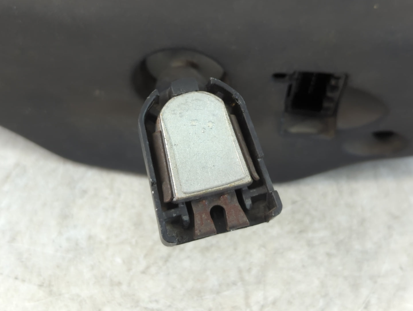 2006 Gmc Sierra Interior Rear View Mirror Replacement OEM P/N:E11015322 Fits OEM Used Auto Parts - Oemusedautoparts1.com