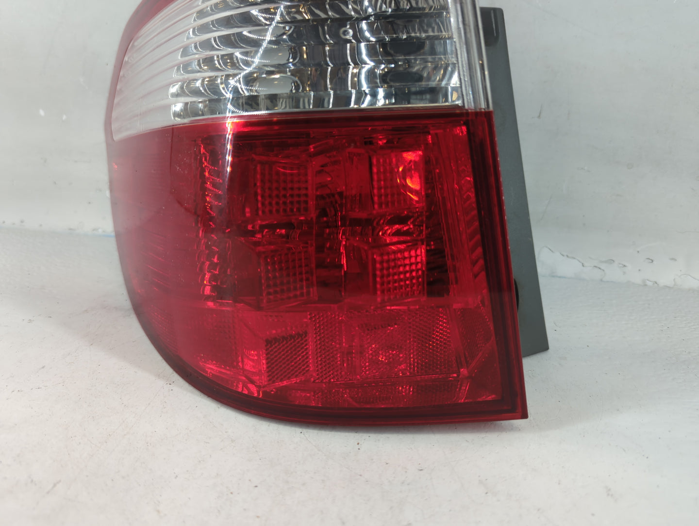 2005-2006 Honda Odyssey Tail Light Assembly Driver Left OEM P/N:W21/5W #7443 Fits Fits 2005 2006 OEM Used Auto Parts - Oemusedautoparts1.com