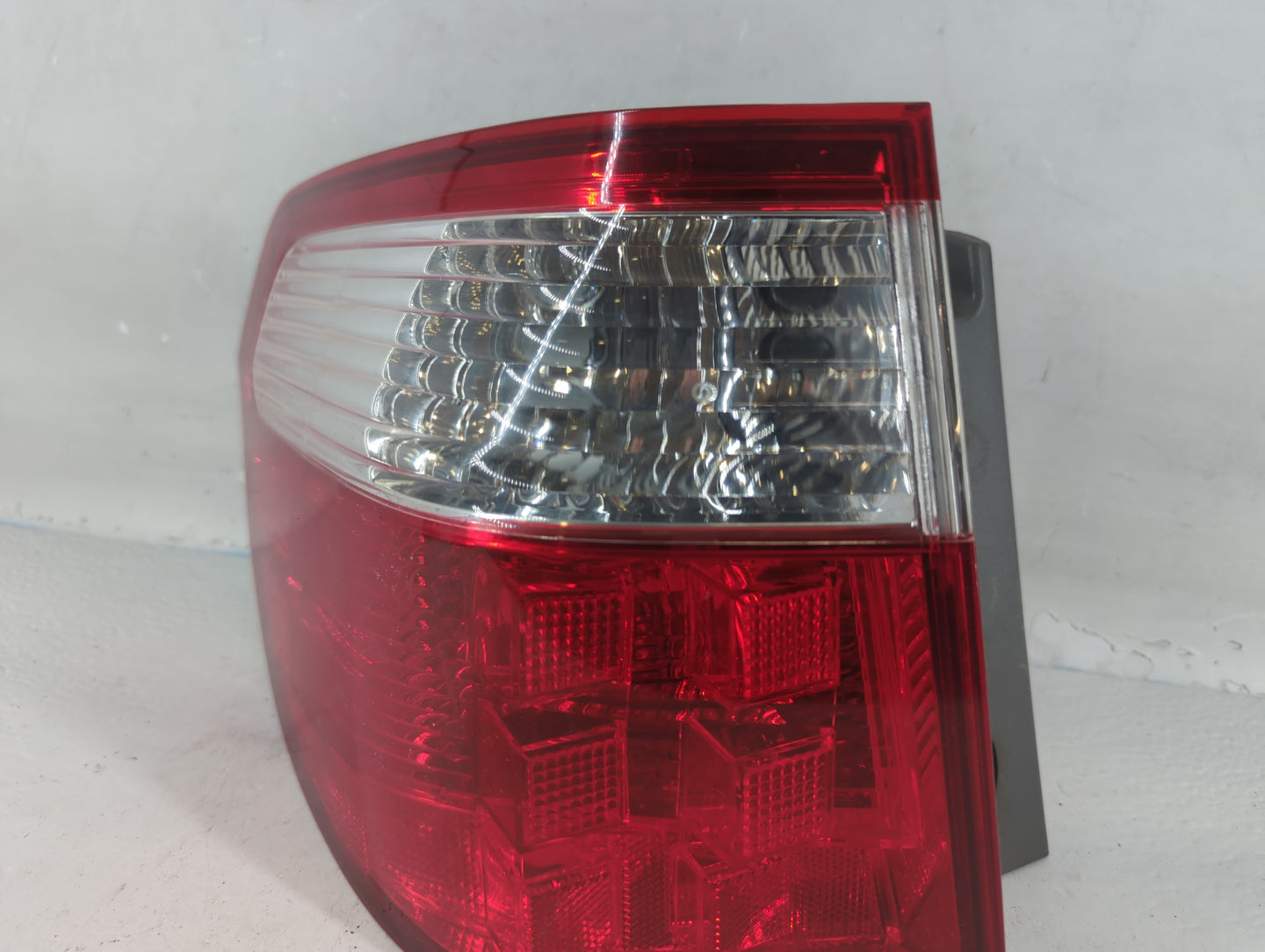 2005-2006 Honda Odyssey Tail Light Assembly Driver Left OEM P/N:W21/5W #7443 Fits Fits 2005 2006 OEM Used Auto Parts - Oemusedautoparts1.com