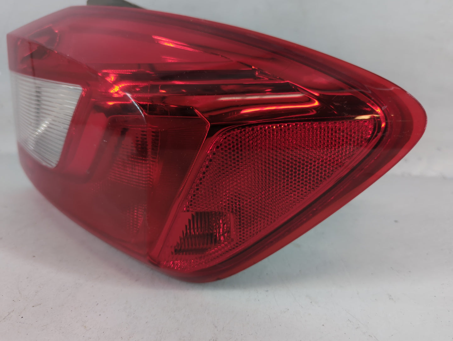 2017 Chevrolet Cruze Tail Light Assembly Passenger Right OEM P/N:84078119 Fits OEM Used Auto Parts - Oemusedautoparts1.com
