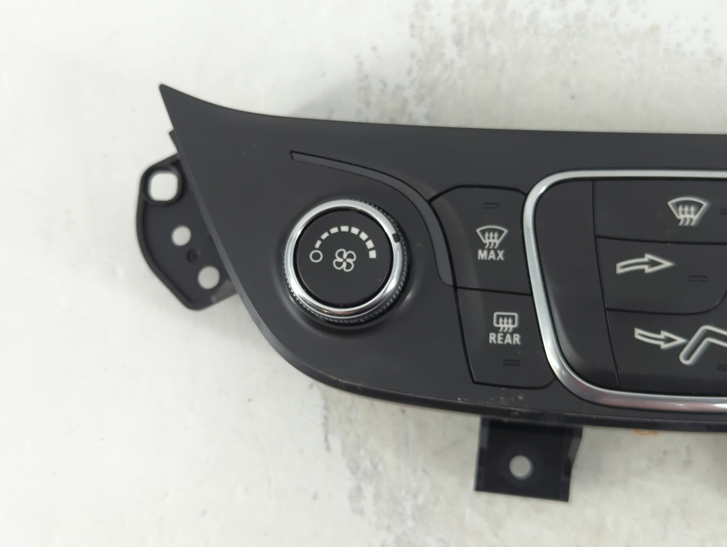 2019-2021 Chevrolet Equinox Climate Control Module Temperature AC/Heater Replacement P/N:84422503 Fits Fits 2019 2020 2021 OEM Used Auto Parts - Oemusedautoparts1.com