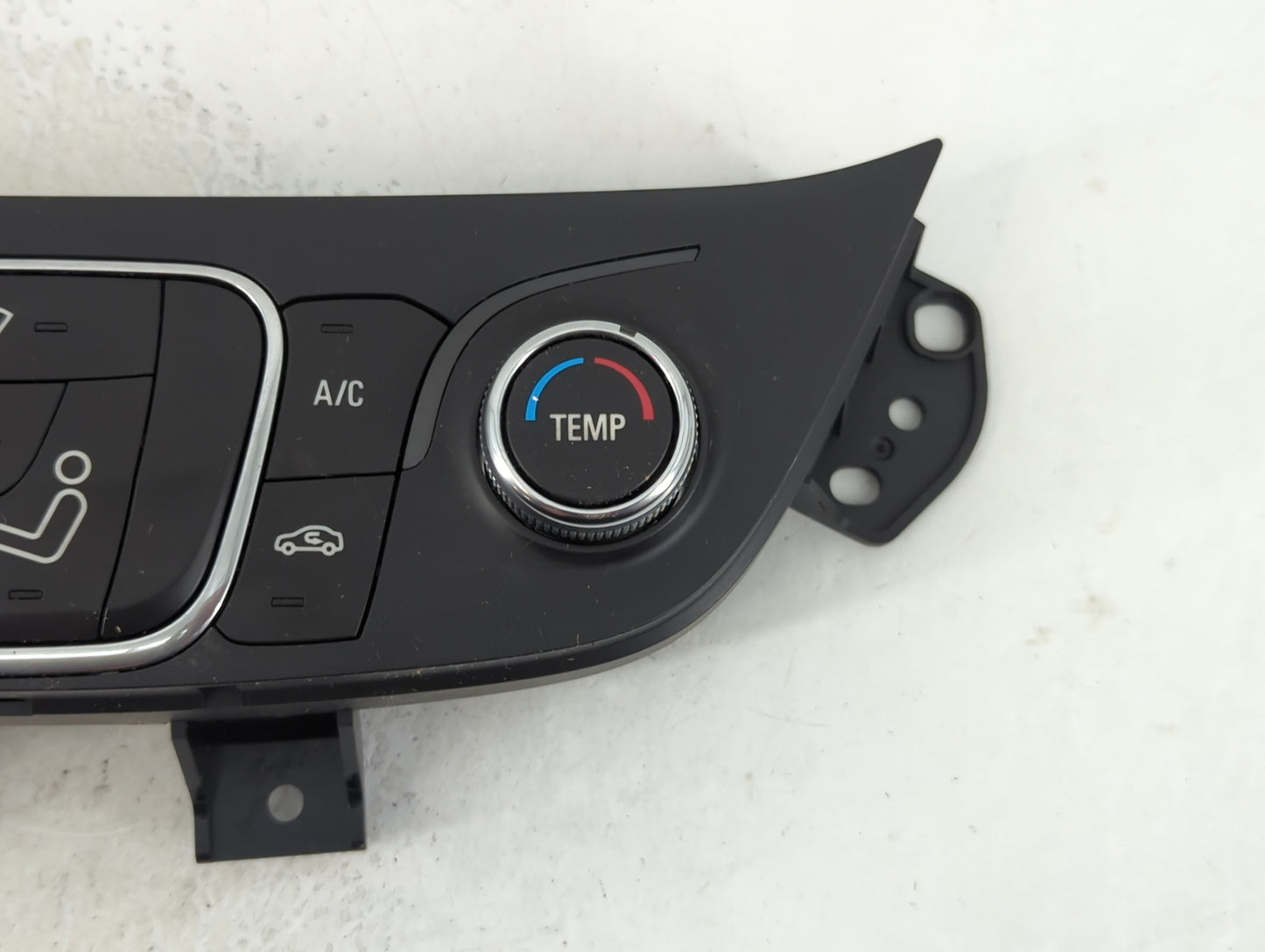 2019-2021 Chevrolet Equinox Climate Control Module Temperature AC/Heater Replacement P/N:84422503 Fits Fits 2019 2020 2021 OEM Used Auto Parts - Oemusedautoparts1.com