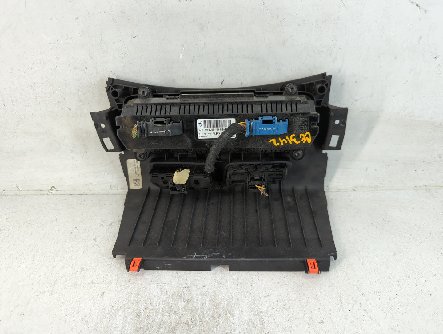 2017 Ford Escape Climate Control Module Temperature AC/Heater Replacement P/N:GJ5T-18C612-EA Fits OEM Used Auto Parts - Oemusedautoparts1.com