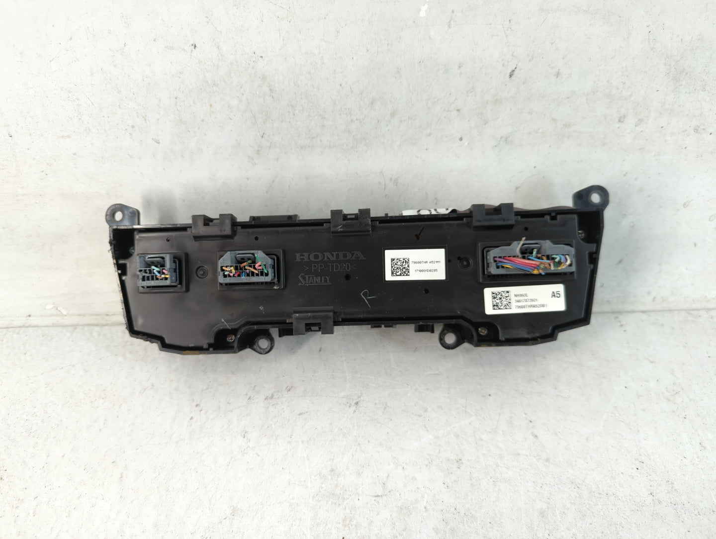 2018 Honda Odyssey Climate Control Module Temperature AC/Heater Replacement P/N:79600THRA520M1 Fits OEM Used Auto Parts - Oemusedautoparts1.com