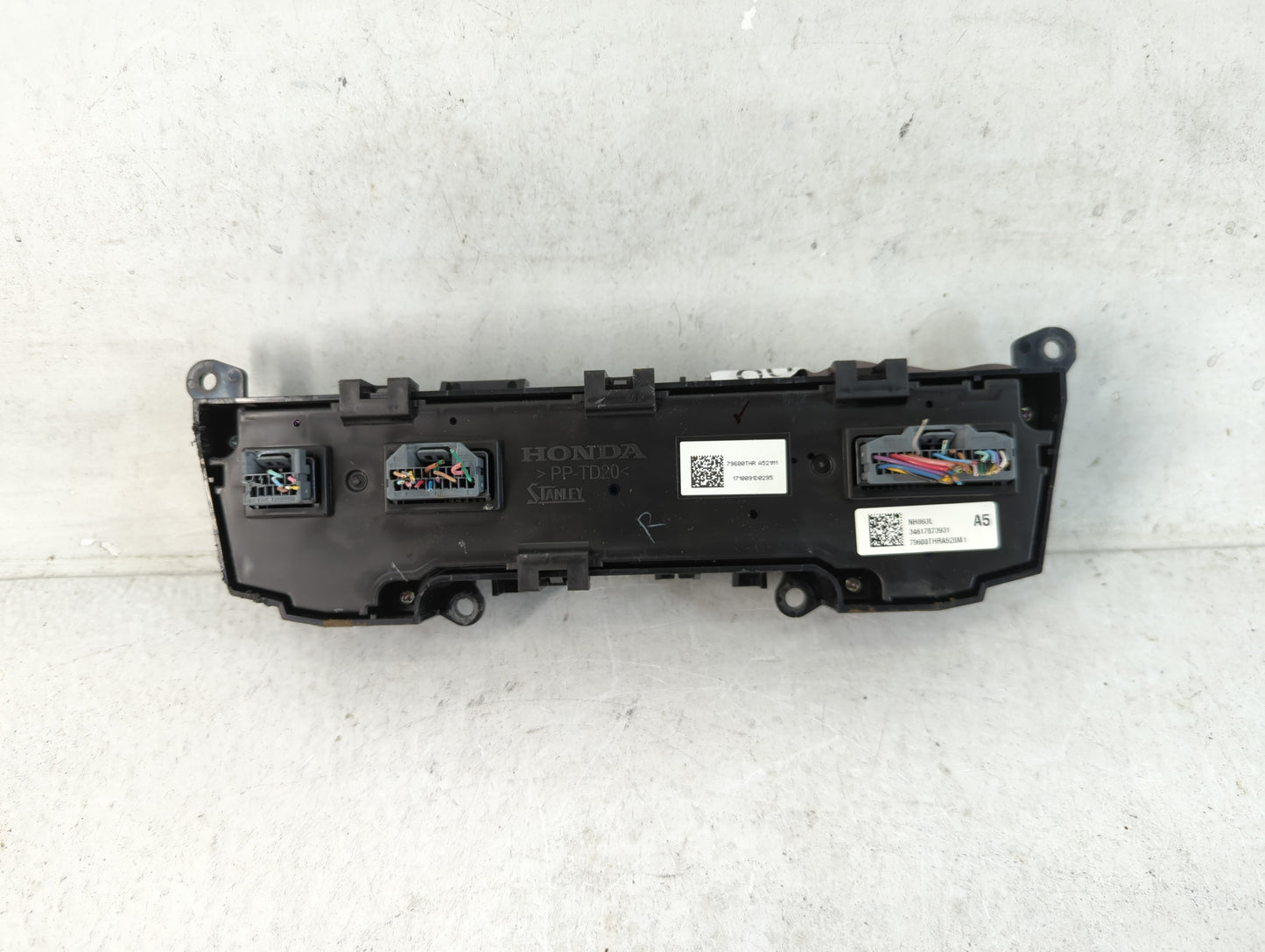 2018 Honda Odyssey Climate Control Module Temperature AC/Heater Replacement P/N:79600THRA520M1 Fits OEM Used Auto Parts - Oemusedautoparts1.com