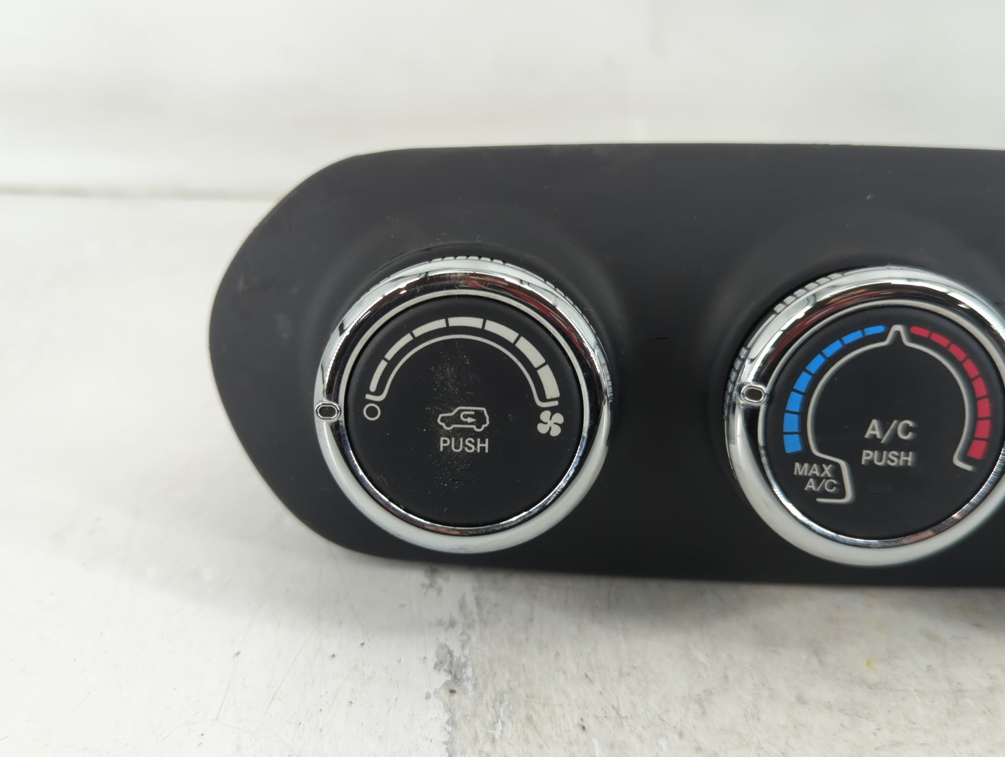 2017 Jeep Renegade Climate Control Module Temperature AC/Heater Replacement P/N:838744Z Fits OEM Used Auto Parts - Oemusedautoparts1.com