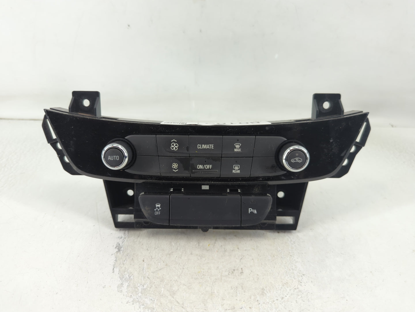 2017 Buick Lacrosse Climate Control Module Temperature AC/Heater Replacement P/N:84138219 Fits OEM Used Auto Parts - Oemusedautoparts1.com