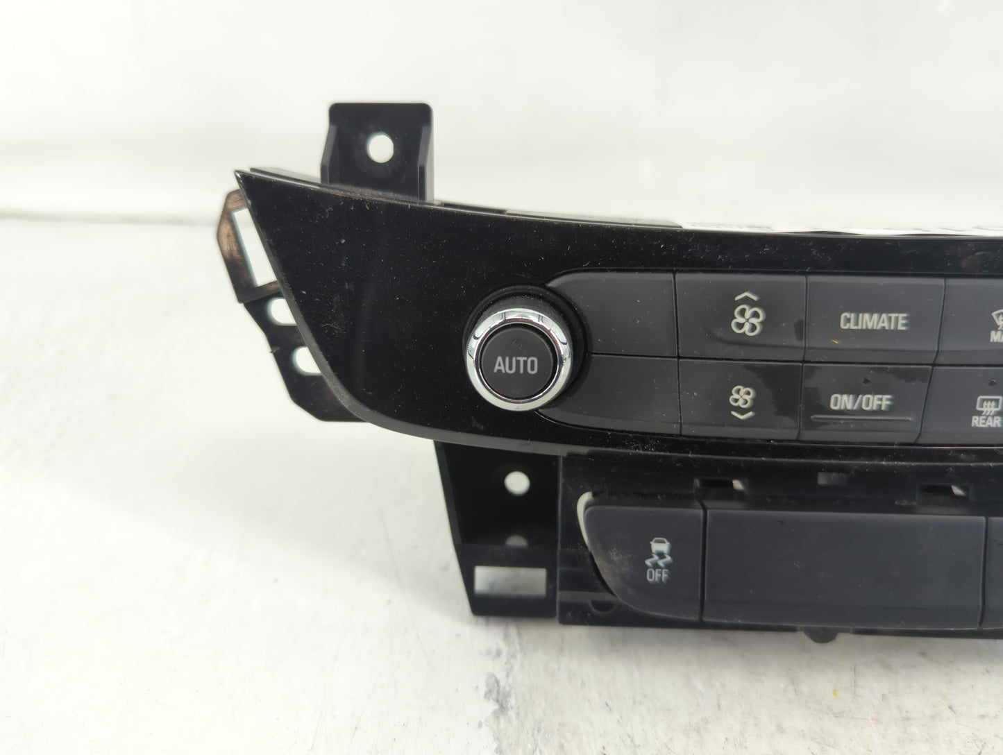 2017 Buick Lacrosse Climate Control Module Temperature AC/Heater Replacement P/N:84138219 Fits OEM Used Auto Parts - Oemusedautoparts1.com