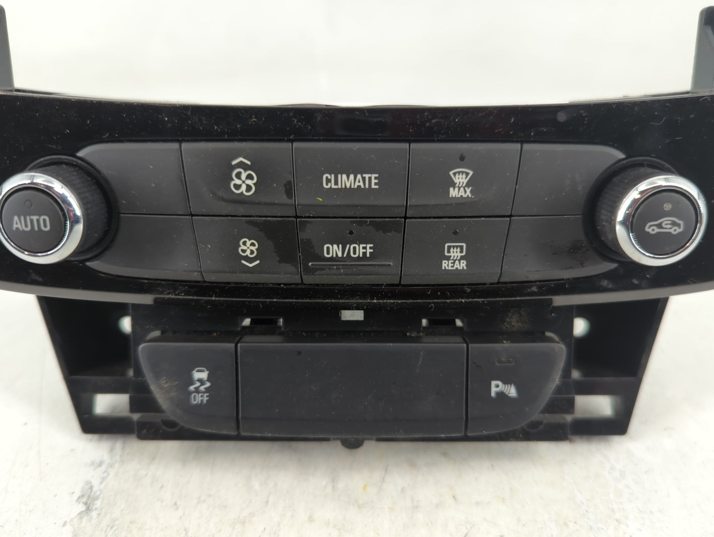 2017 Buick Lacrosse Climate Control Module Temperature AC/Heater Replacement P/N:84138219 Fits OEM Used Auto Parts - Oemusedautoparts1.com