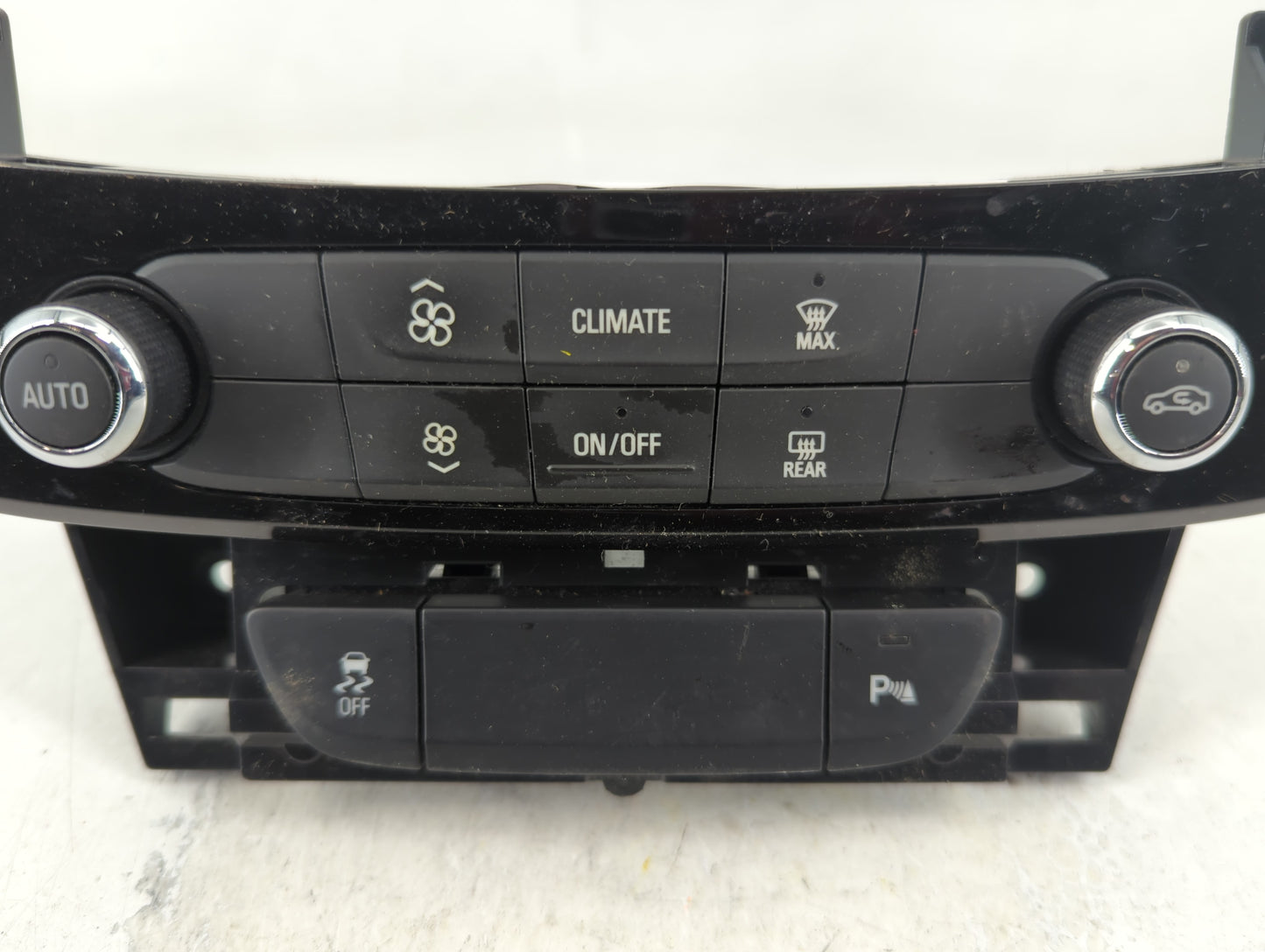 2017 Buick Lacrosse Climate Control Module Temperature AC/Heater Replacement P/N:84138219 Fits OEM Used Auto Parts - Oemusedautoparts1.com