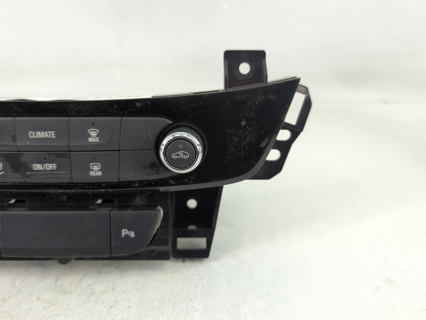 2017 Buick Lacrosse Climate Control Module Temperature AC/Heater Replacement P/N:84138219 Fits OEM Used Auto Parts - Oemusedautoparts1.com