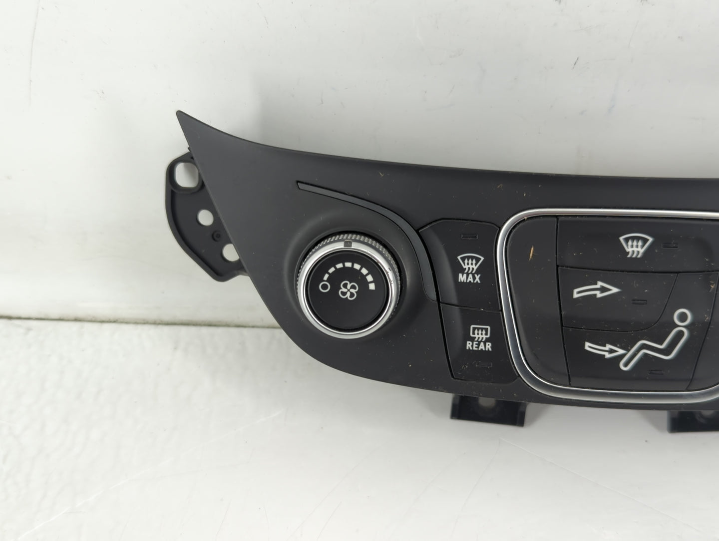 2019-2021 Chevrolet Equinox Climate Control Module Temperature AC/Heater Replacement P/N:84422503 Fits Fits 2019 2020 2021 OEM Used Auto Parts - Oemusedautoparts1.com