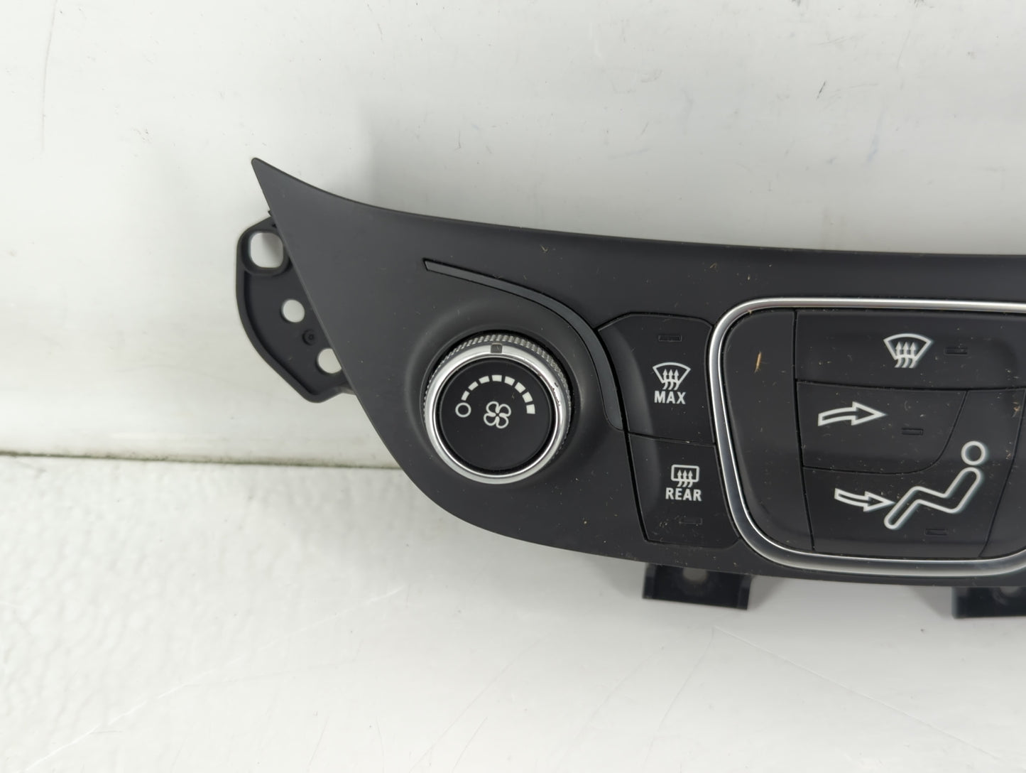 2019-2021 Chevrolet Equinox Climate Control Module Temperature AC/Heater Replacement P/N:84422503 Fits Fits 2019 2020 2021 OEM Used Auto Parts - Oemusedautoparts1.com