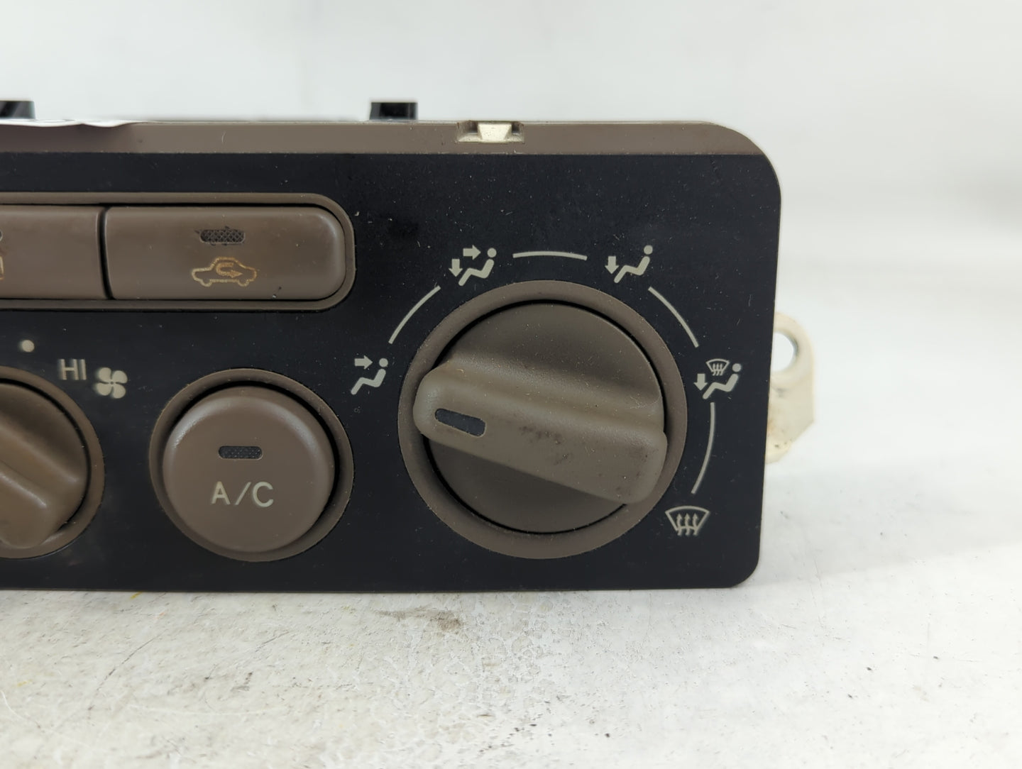 2001-2002 Toyota Corolla Climate Control Module Temperature AC/Heater Replacement P/N:1101 5590002070 Fits Fits 2001 2002 OEM Used Auto Parts - Oemusedautoparts1.com