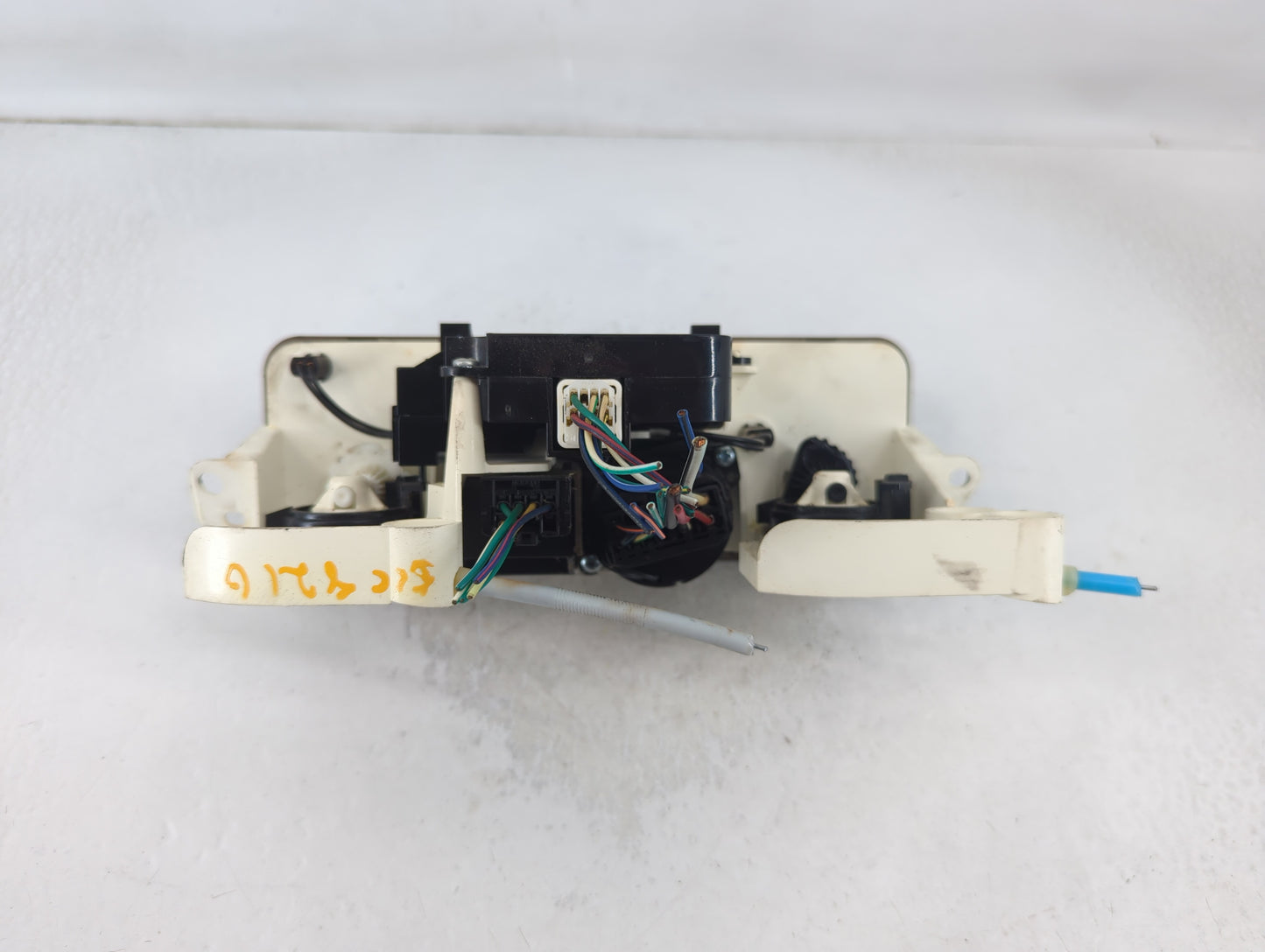 2001-2002 Toyota Corolla Climate Control Module Temperature AC/Heater Replacement P/N:1101 5590002070 Fits Fits 2001 2002 OEM Used Auto Parts - Oemusedautoparts1.com