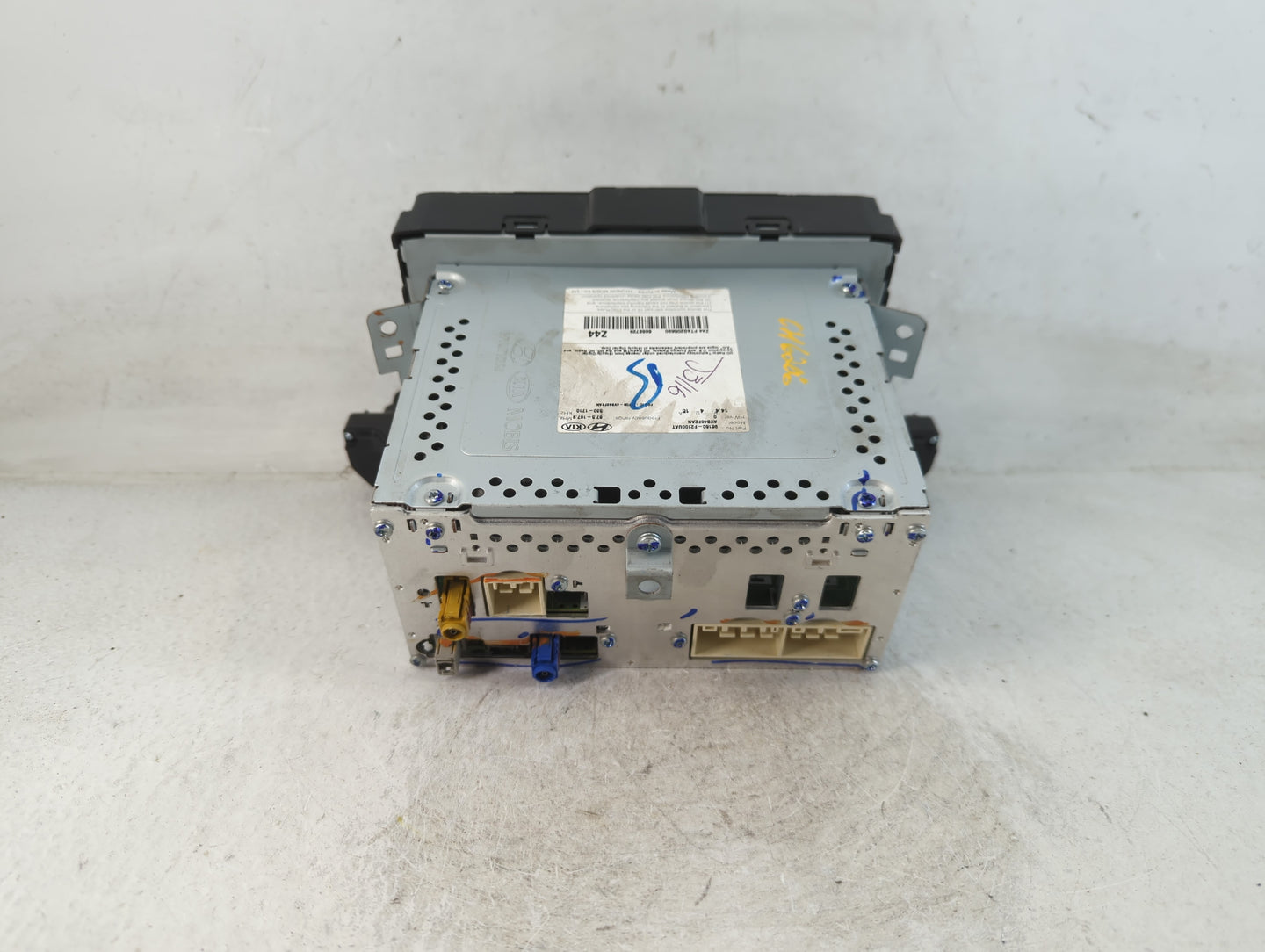 2017-2018 Hyundai Elantra Radio AM FM Cd Player Receiver Replacement P/N:96160-F2100UAT Fits Fits 2017 2018 OEM Used Auto Parts - Oemusedautoparts1.com