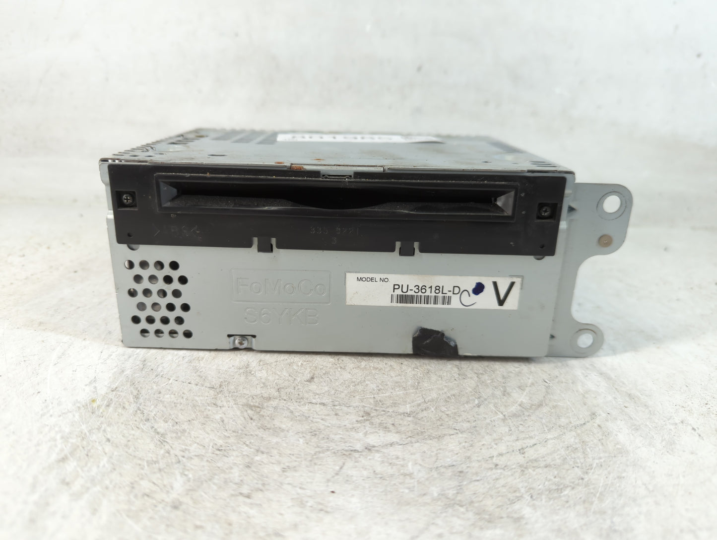 2013 Ford Explorer Radio AM FM Cd Player Receiver Replacement P/N:DB5T-19C107-GD Fits OEM Used Auto Parts - Oemusedautoparts1.com