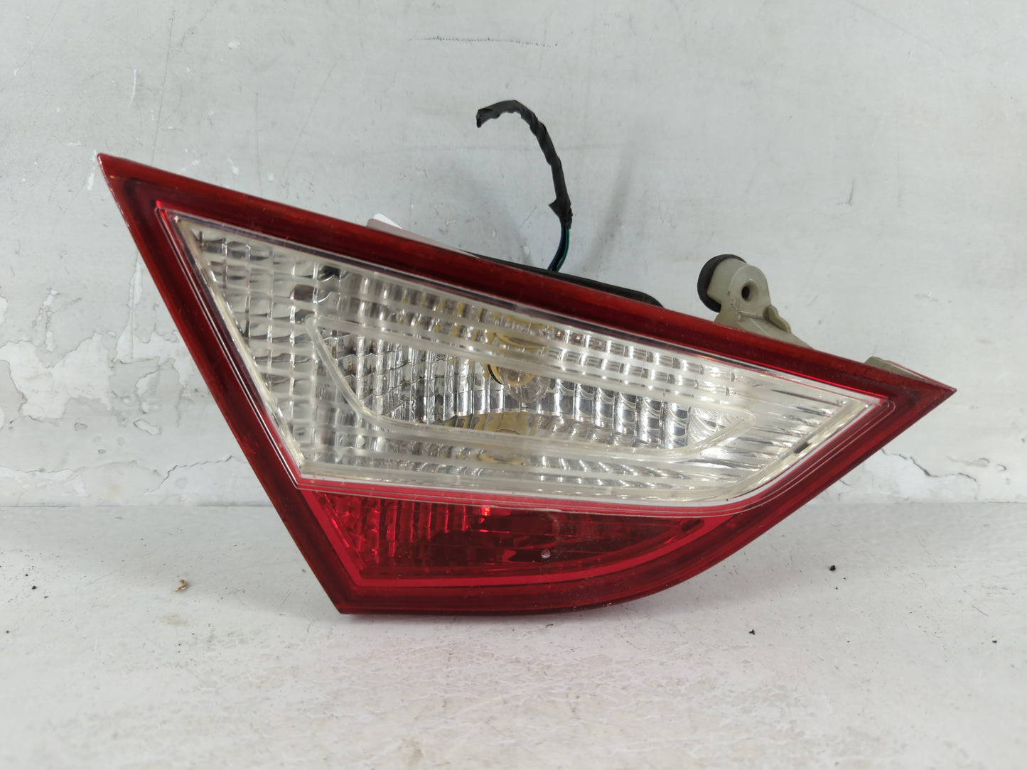 2011-2014 Hyundai Sonata Tail Light Assembly Driver Left OEM P/N:92403-3Q Fits Fits 2011 2012 2013 2014 OEM Used Auto Parts - Oemusedautoparts1.com