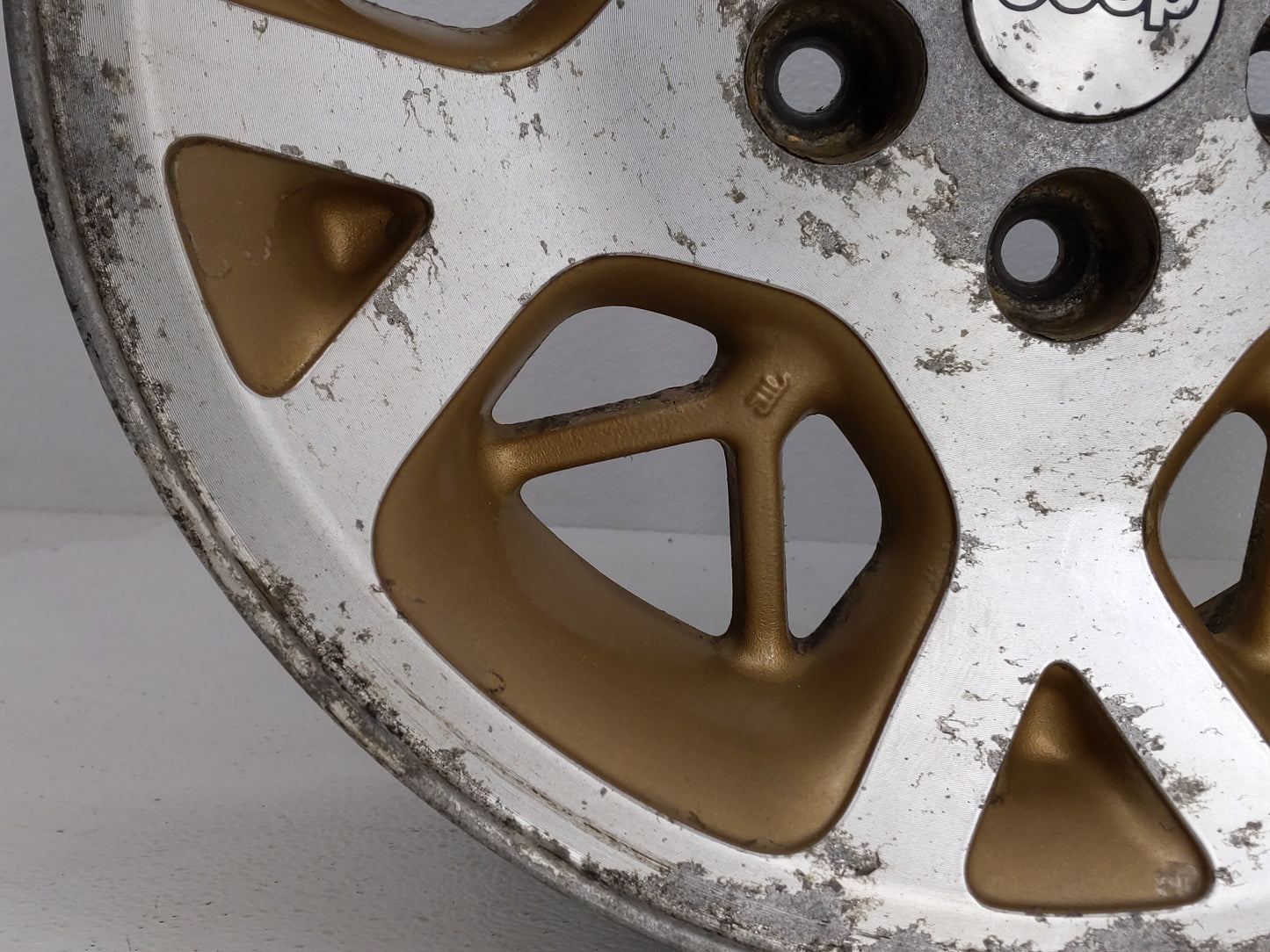 1996-1998 Jeep Grand Cherokee Oem Wheel Rim - Oemusedautoparts1.com