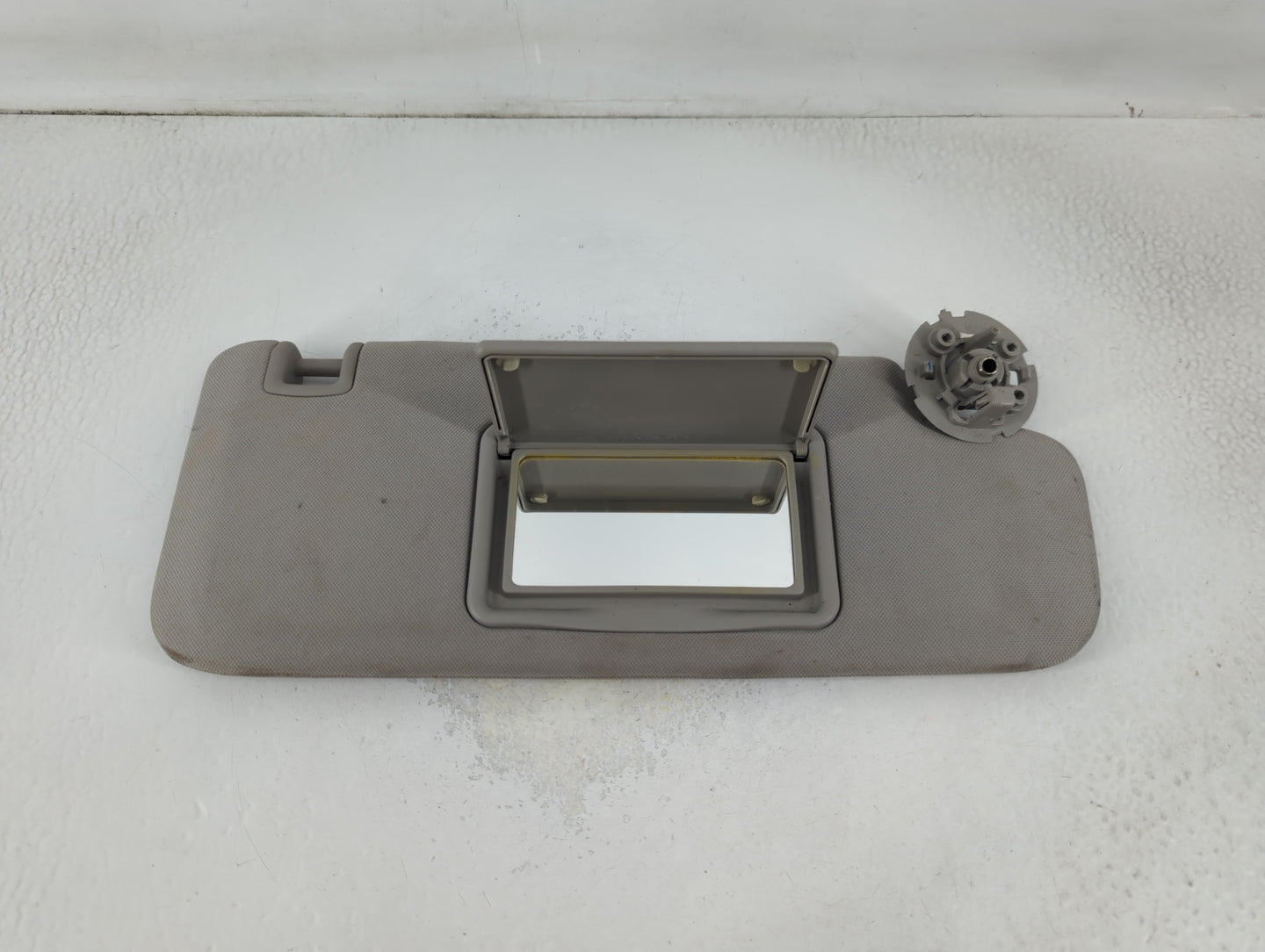 2010-2017 Chevrolet Equinox Sun Visor Shade Replacement Passenger Right Mirror Fits Fits 2010 2011 2012 2013 2014 2015 2016 2017 OEM Used Auto Parts - Oemusedautoparts1.com